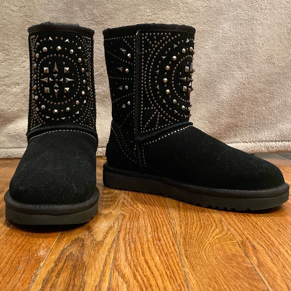 *Brand New* Studded Midrise UGG Boots